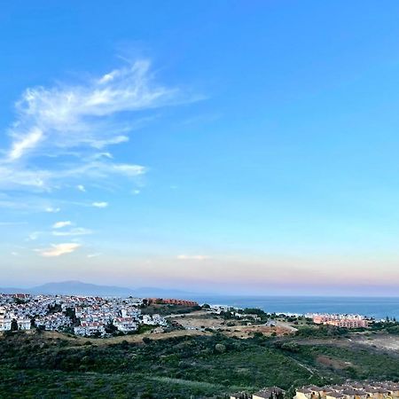 Top Sea View Apartment - 7 Minutes To Sotogrande Castillo de Sabinillas Extérieur photo